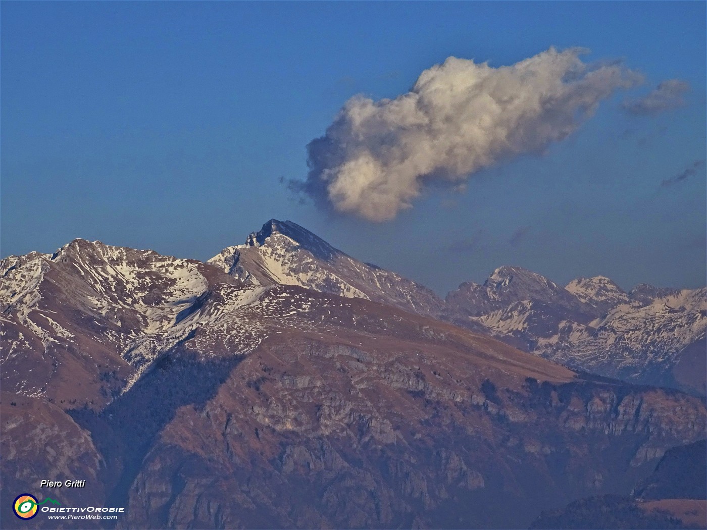 29 Zoom sul Pizzo Arera.JPG -                                